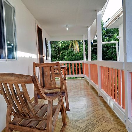 Christina'S Guest House Official Малий Кукурудзяний острів Екстер'єр фото