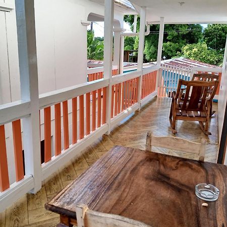 Christina'S Guest House Official Малий Кукурудзяний острів Екстер'єр фото