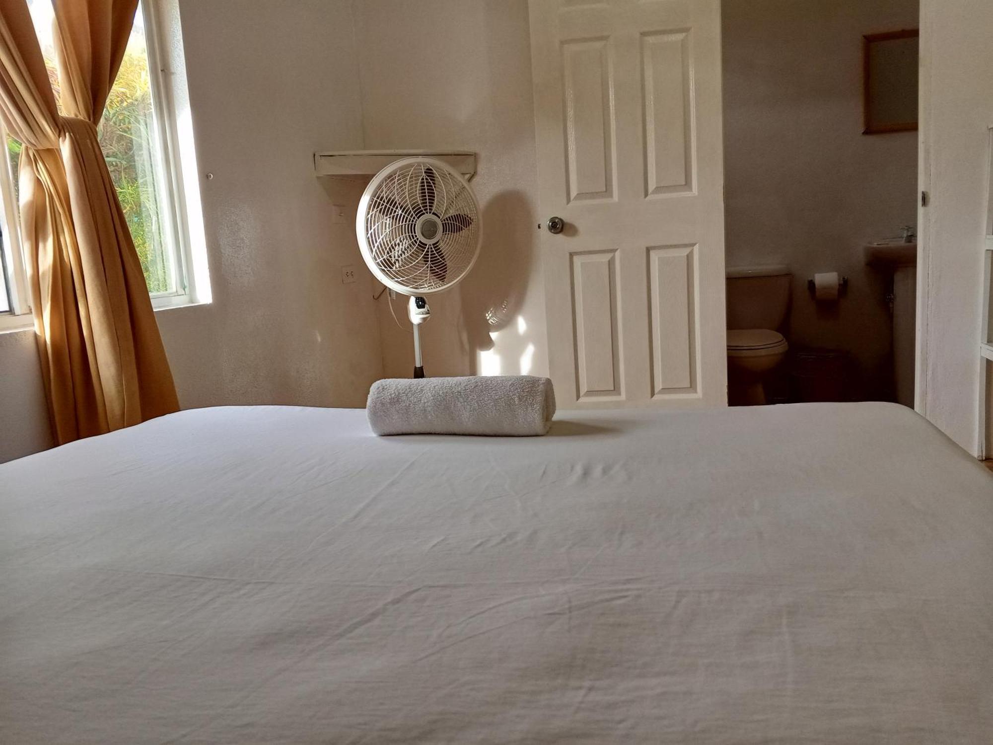 Christina'S Guest House Official Малий Кукурудзяний острів Екстер'єр фото