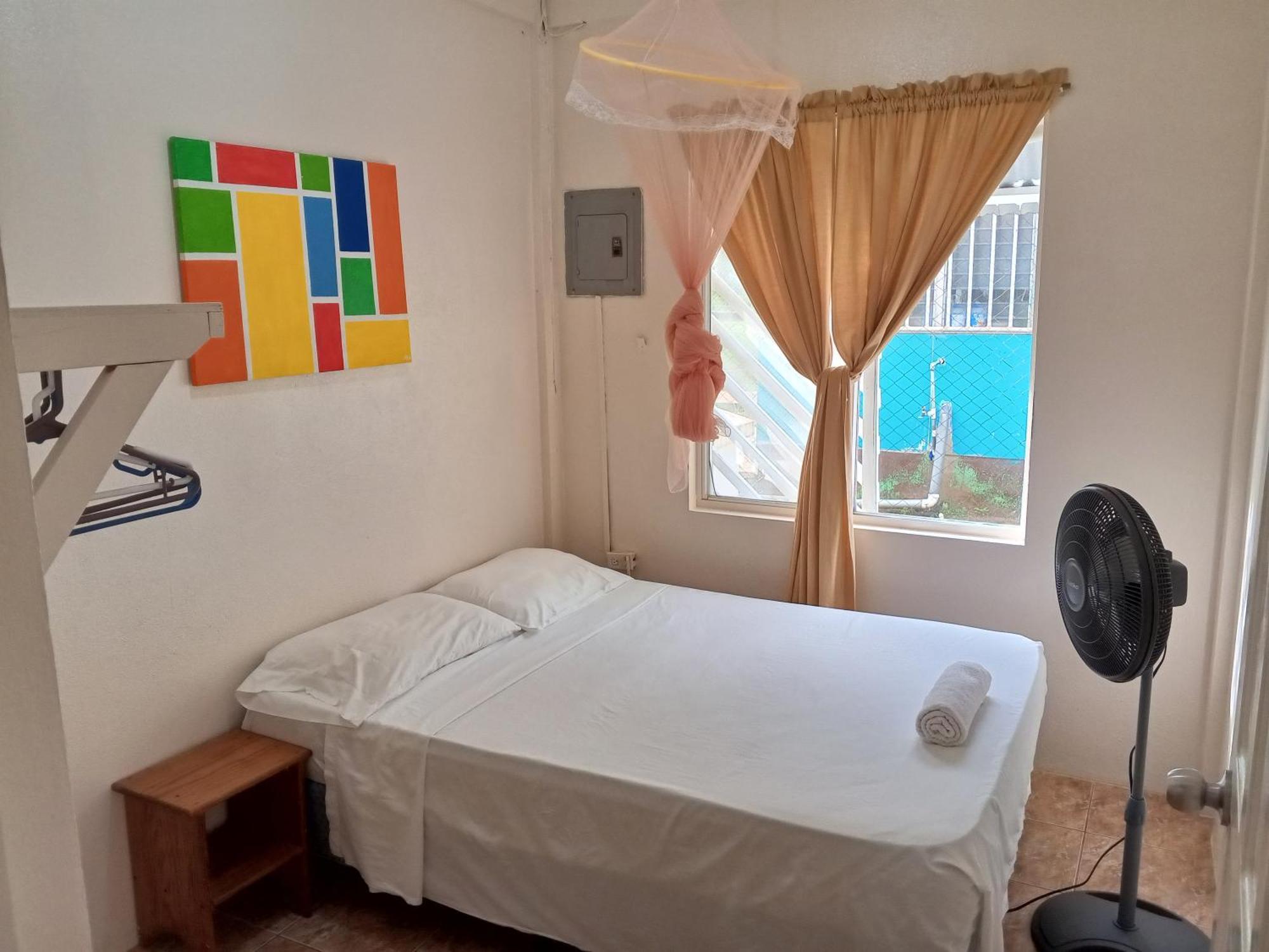 Christina'S Guest House Official Малий Кукурудзяний острів Екстер'єр фото