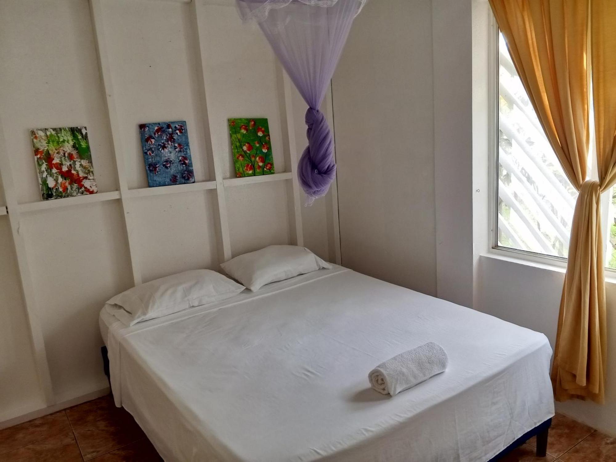 Christina'S Guest House Official Малий Кукурудзяний острів Екстер'єр фото