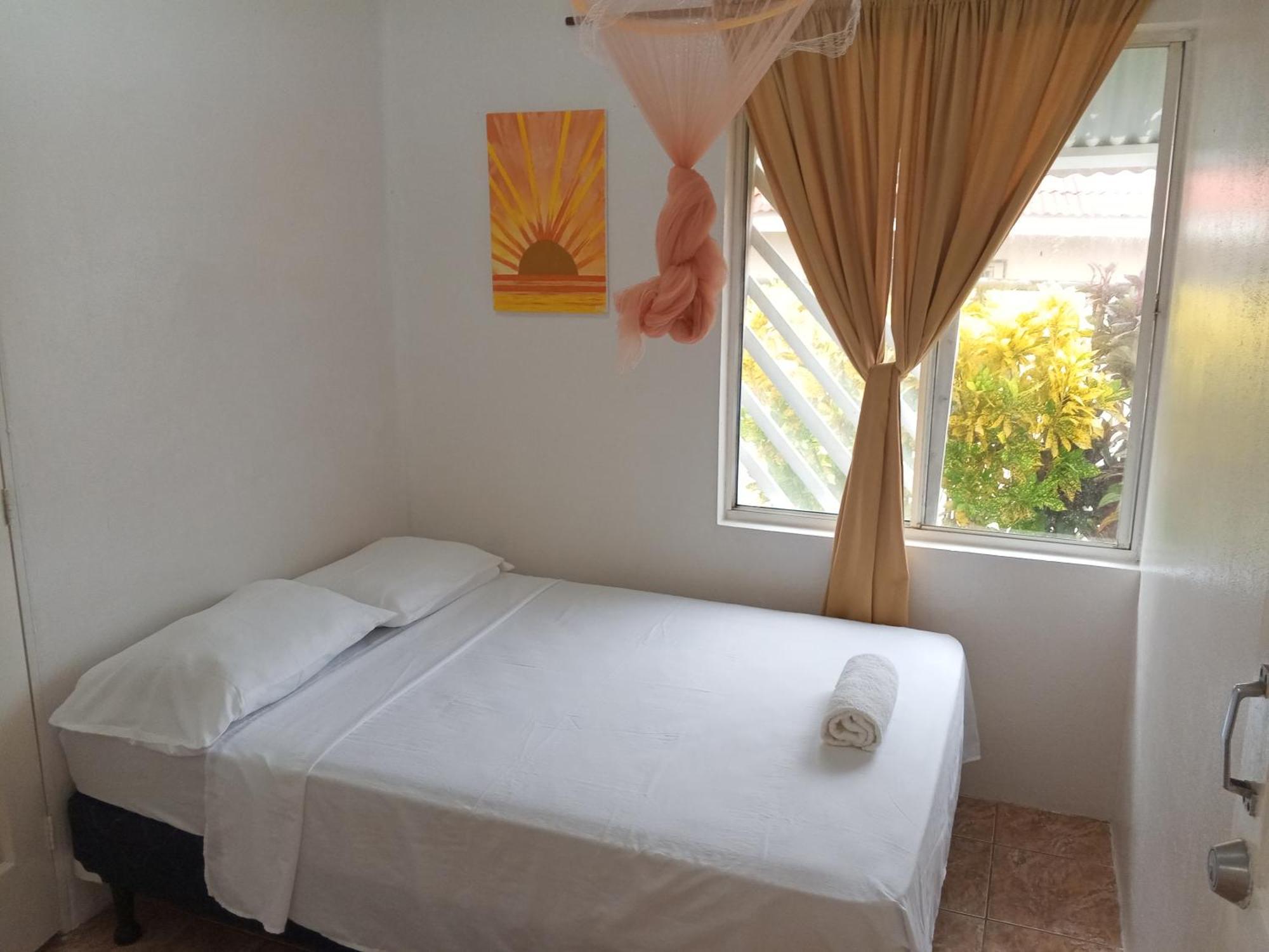 Christina'S Guest House Official Малий Кукурудзяний острів Екстер'єр фото