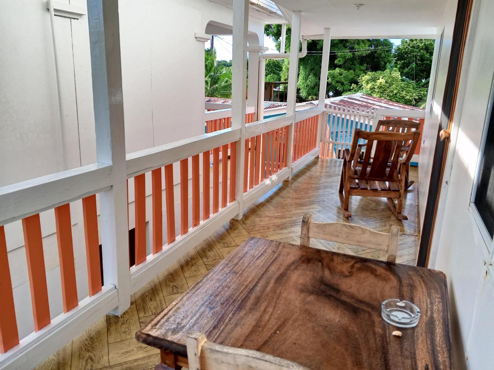 Christina'S Guest House Official Малий Кукурудзяний острів Екстер'єр фото
