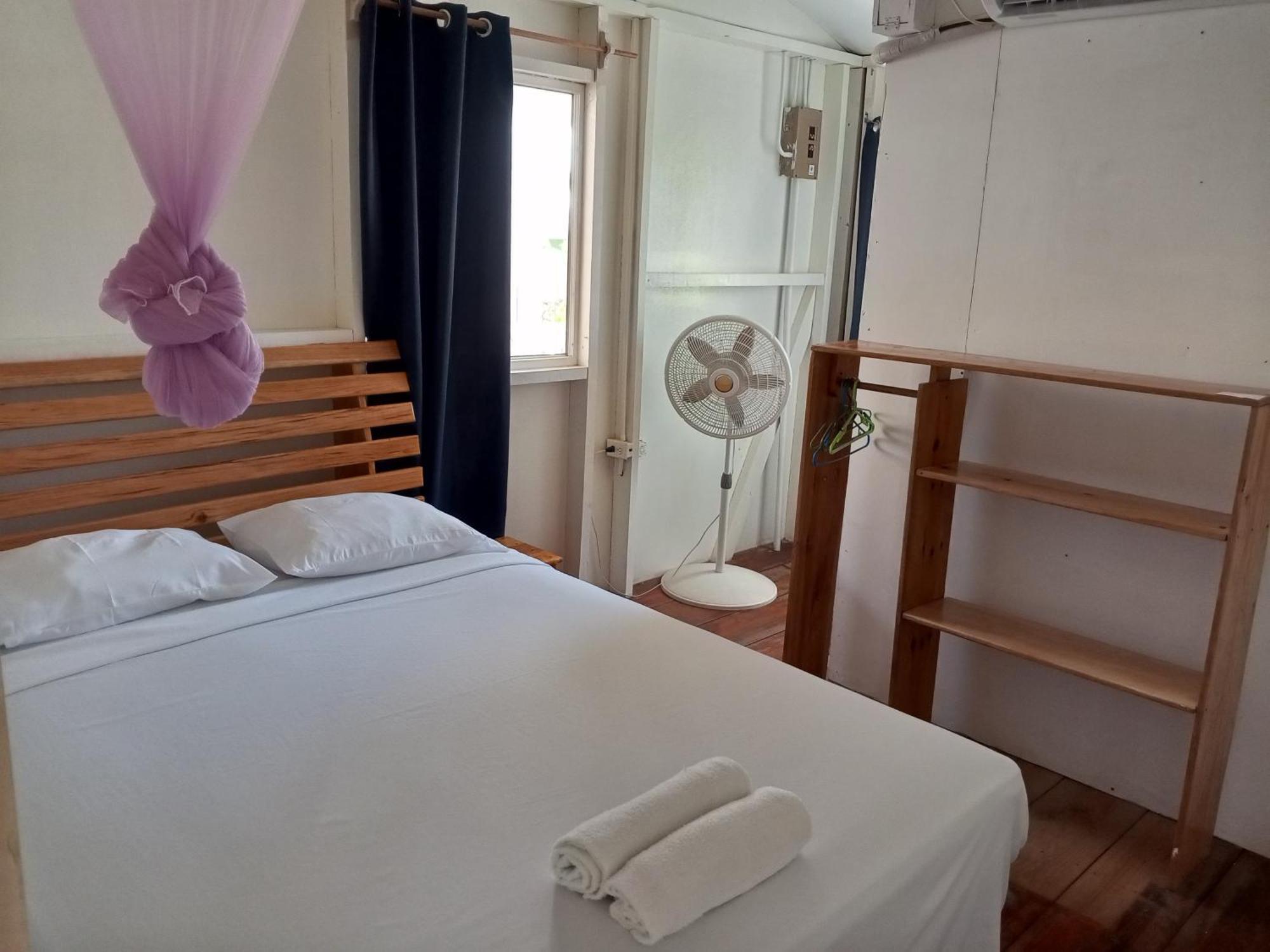 Christina'S Guest House Official Малий Кукурудзяний острів Екстер'єр фото