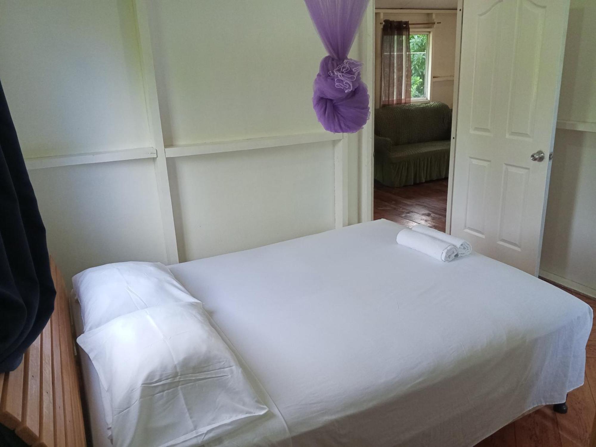 Christina'S Guest House Official Малий Кукурудзяний острів Екстер'єр фото