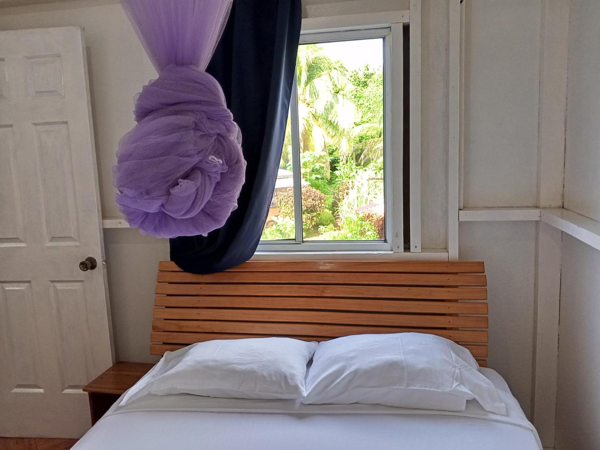 Christina'S Guest House Official Малий Кукурудзяний острів Екстер'єр фото