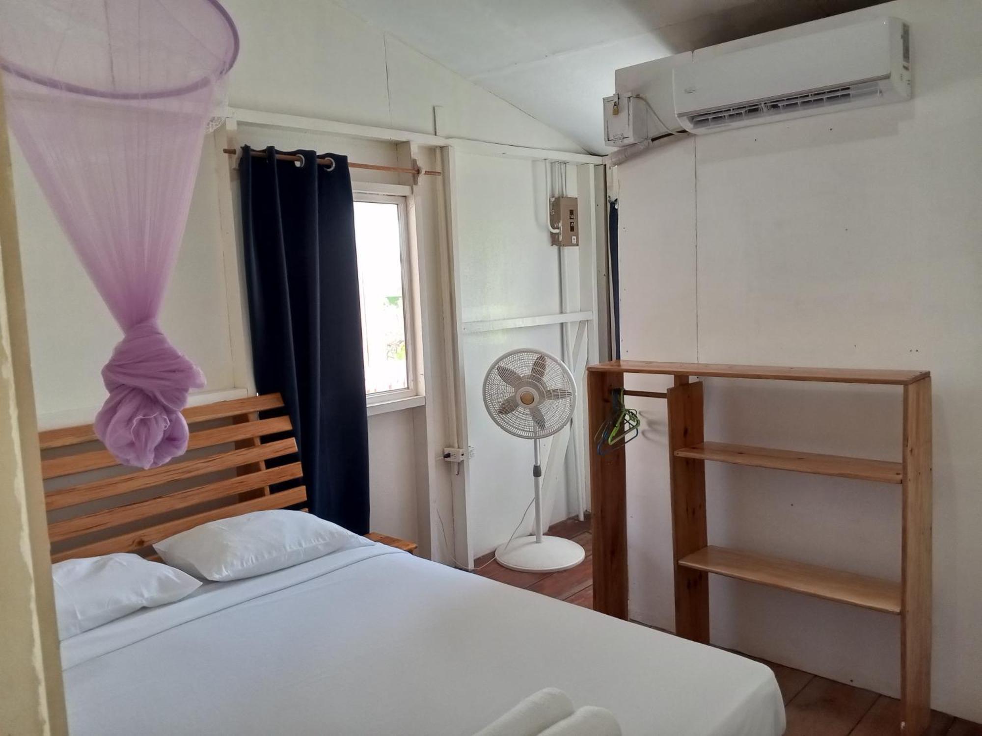 Christina'S Guest House Official Малий Кукурудзяний острів Екстер'єр фото