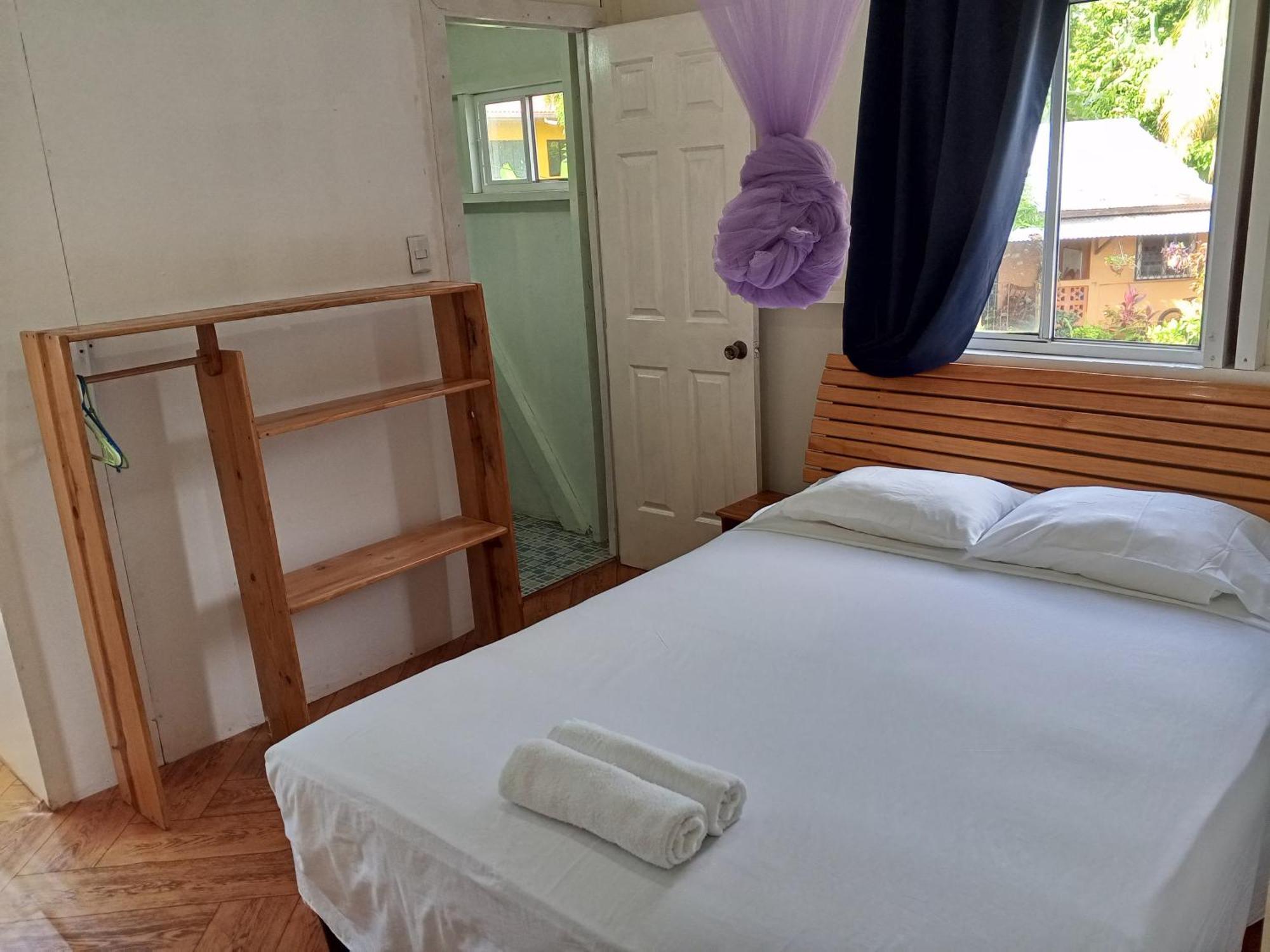 Christina'S Guest House Official Малий Кукурудзяний острів Екстер'єр фото