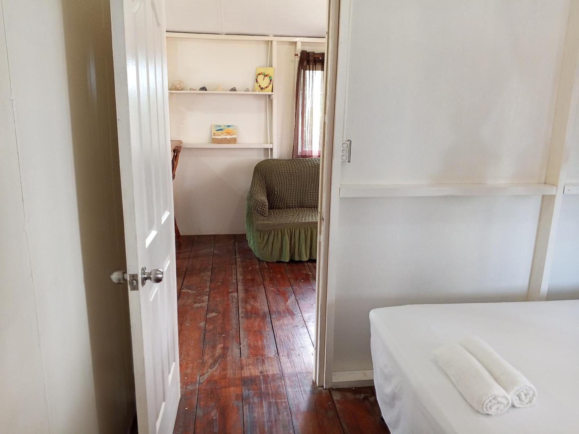 Christina'S Guest House Official Малий Кукурудзяний острів Екстер'єр фото